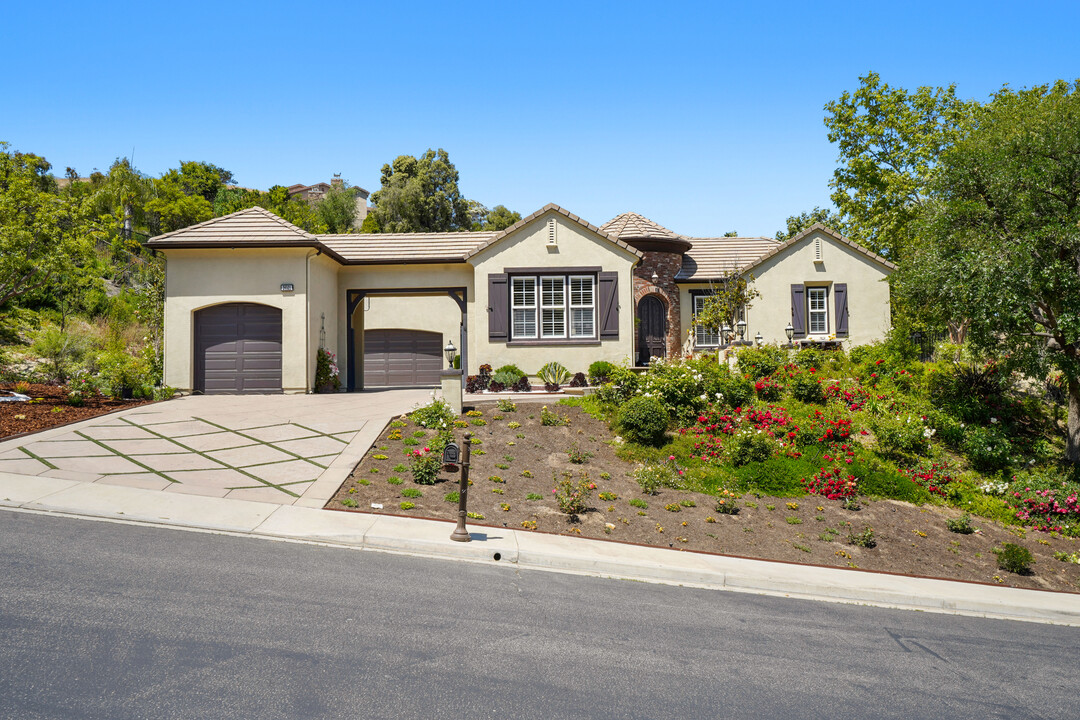 26521 Mont Calabasas Dr in Calabasas, CA - Building Photo