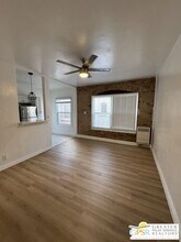 250 S Kenmore Ave in Los Angeles, CA - Building Photo - Building Photo