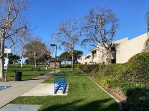 2151 Pacific Ave in Costa Mesa, CA - Foto de edificio - Building Photo