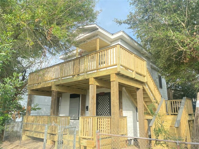 5618 Avenue L in Galveston, TX - Building Photo - Building Photo