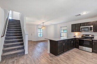 1976 Rd 5714 in Cleveland, TX - Building Photo - Building Photo