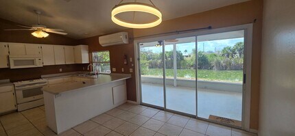 1828 NE 13th Pl in Cape Coral, FL - Building Photo - Building Photo