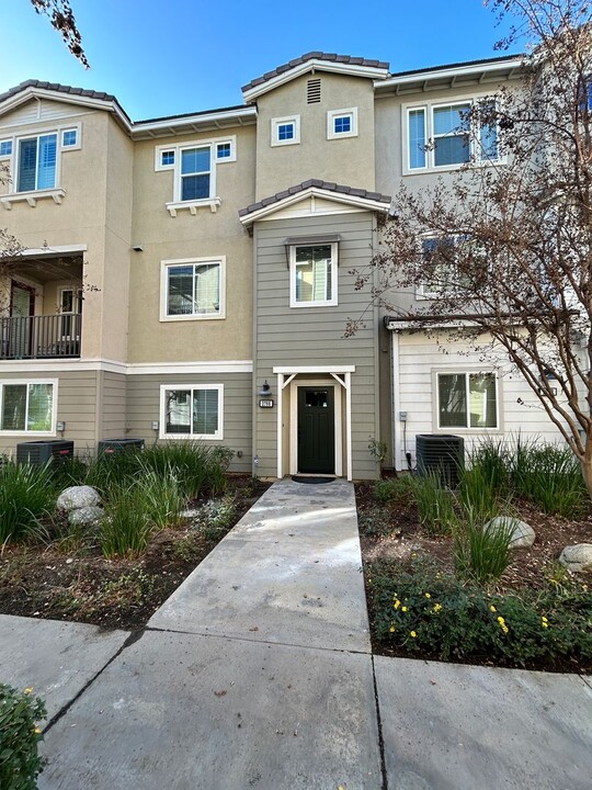 2766 Crimson Wy in Pomona, CA - Building Photo