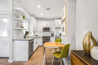 209 E 52nd St in Austin, TX - Building Photo - Building Photo