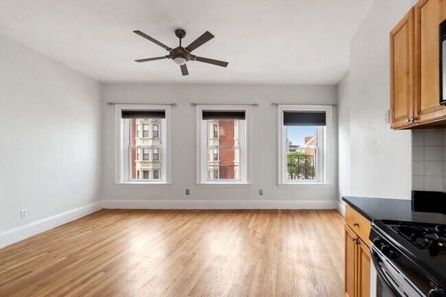 104 Dorchester St in Boston, MA - Building Photo - Building Photo