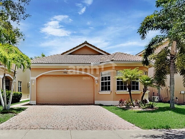 996 NW Leonardo Cir
