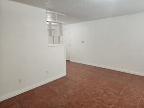 720 SW 56th St in Oklahoma City, OK - Foto de edificio - Building Photo