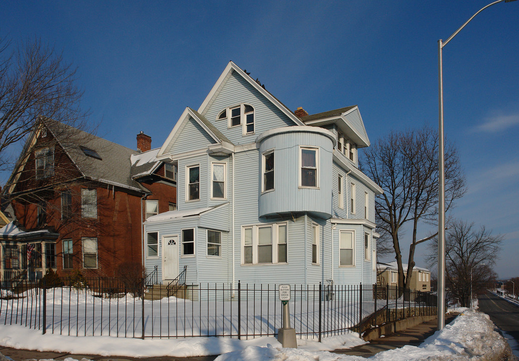 230 Wethersfield Ave in Hartford, CT - Building Photo