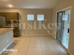 2209 Meadow Green Ave in North Las Vegas, NV - Foto de edificio - Building Photo