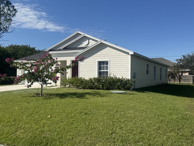 1638 Paddock St in Port St. Lucie, FL - Building Photo - Building Photo