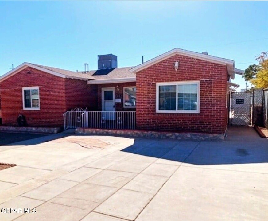 4016 Hamilton Ave in El Paso, TX - Building Photo