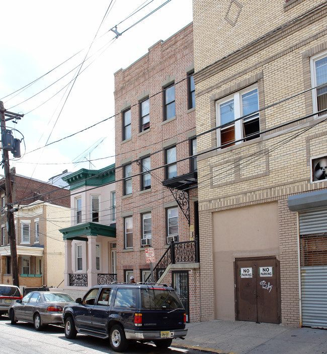 325 53rd St in West New York, NJ - Building Photo - Building Photo