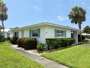 1834 Roxane Way in Sarasota, FL - Building Photo - Building Photo