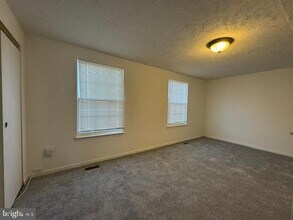 8604 Hamilton Ct in Manassas Park, VA - Building Photo - Building Photo