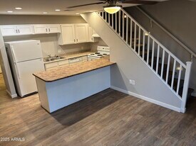 528 E Navajo Ave in Apache Junction, AZ - Building Photo