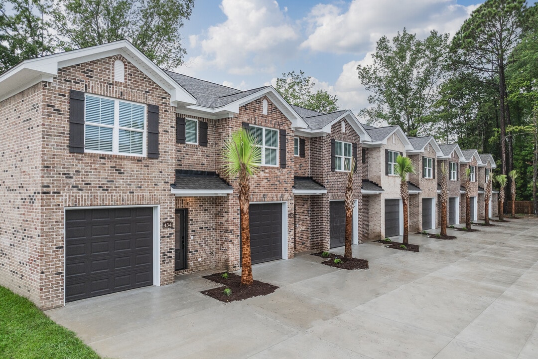 420 Wren Crest Ln in Florence, SC - Building Photo