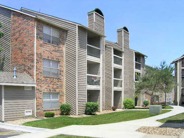 Foxfire Apartments in Mission, KS - Building Photo - Building Photo