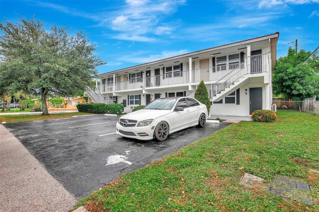 1520 NE 56th St in Fort Lauderdale, FL - Building Photo