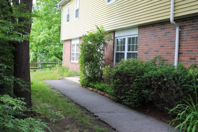 252 West St in Amherst, MA - Building Photo - Building Photo