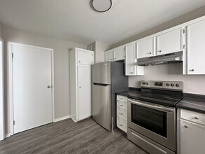 7215 55th Terrace in Overland Park, KS - Building Photo - Building Photo
