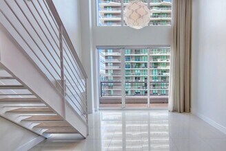 60 SW 13th St, Unit 3022 in Miami, FL - Building Photo - Building Photo