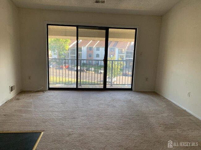 17 Voscek Ct in Lawrence Township, NJ - Building Photo - Building Photo