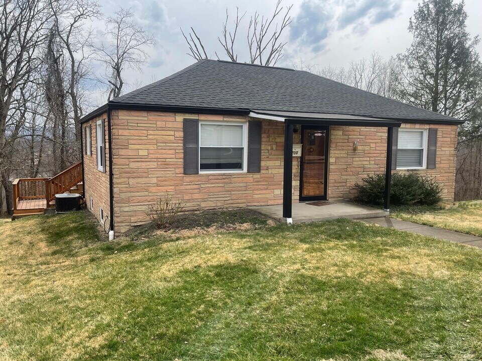 700 Downs Ave in Morgantown, WV - Building Photo