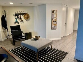 21055 Yacht Club Dr, Unit 606 in Aventura, FL - Building Photo - Building Photo
