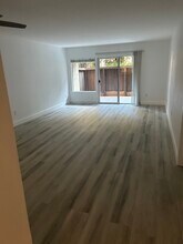 18350 Hatteras St, Unit #184 in Tarzana, CA - Foto de edificio - Building Photo