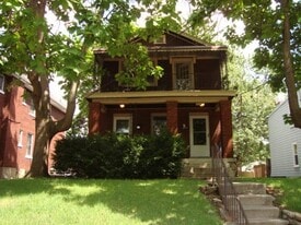 1828 Tilden Ave, Unit 2 in Cincinnati, OH - Building Photo