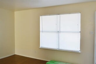 2526 W Prairie St, Unit 205 in Denton, TX - Building Photo - Building Photo
