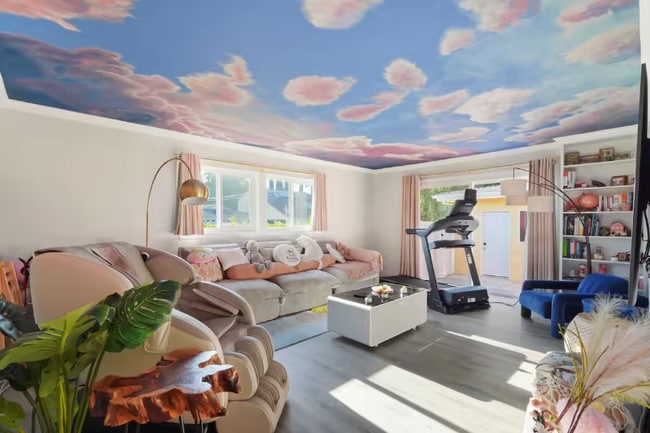 22259 Kittridge St in Los Angeles, CA - Building Photo - Building Photo