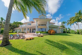 901 SE Riverside Dr in Stuart, FL - Building Photo - Building Photo