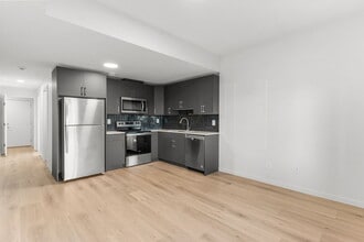 75 Westwind Dr in Spruce Grove, AB - Building Photo - Building Photo