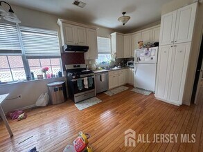 10 Park Square in Metuchen, NJ - Building Photo - Building Photo