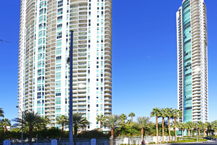 Turnberry Towers in Las Vegas, NV - Foto de edificio - Building Photo