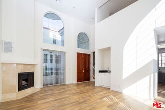 1338 Yale St in Santa Monica, CA - Foto de edificio - Building Photo