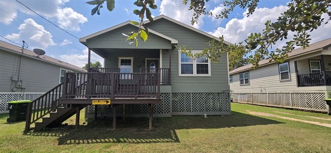 property at 718 E Columbus Dr