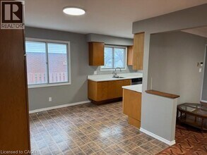 195 Sekura St in Cambridge, ON - Building Photo - Building Photo