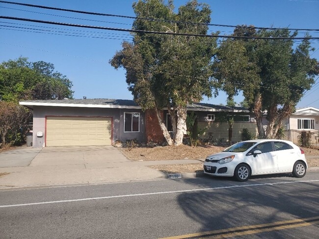 property at 1610 Woodrow Ave