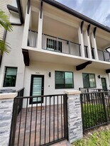 8381 NW 43rd St in Doral, FL - Building Photo