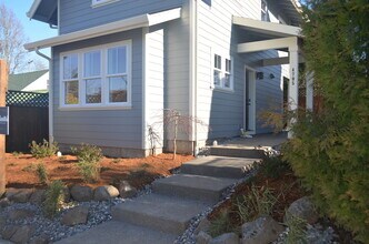 4705 SE Knight St-Unit -KNI4705B (ADU) in Portland, OR - Building Photo - Building Photo