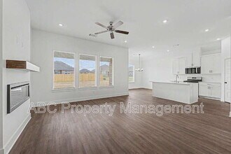 512 W Canada Dr in Farmington, AR - Building Photo - Building Photo