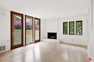 110 Dudley Ave in Los Angeles, CA - Building Photo - Building Photo