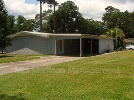 401 Woodley Rd in Savannah, GA - Building Photo
