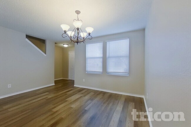 2029 W Grove Ln in Grand Prairie, TX - Foto de edificio - Building Photo