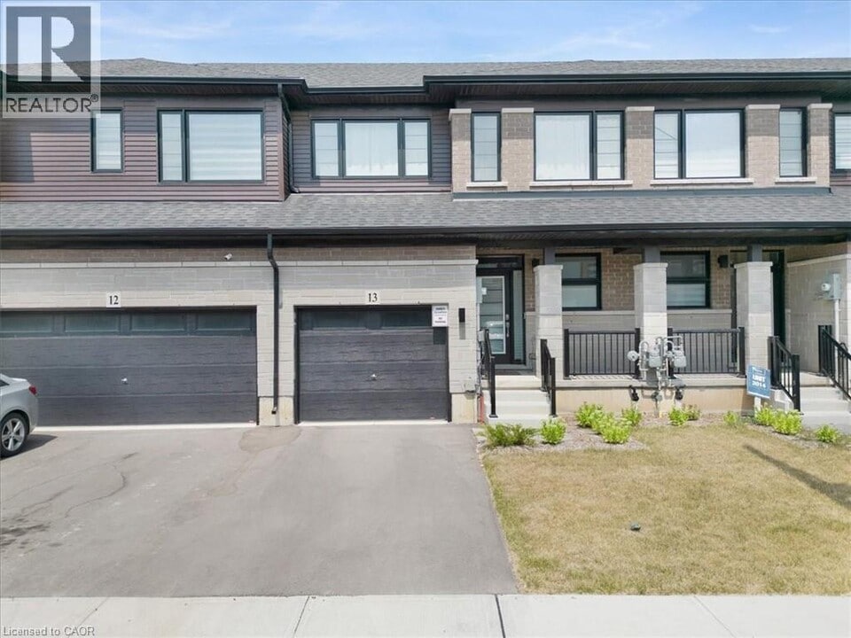 448 Blackburn Dr in Brantford, ON - Building Photo