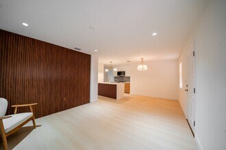 1550 S Greenway Dr in Coral Gables, FL - Building Photo - Building Photo