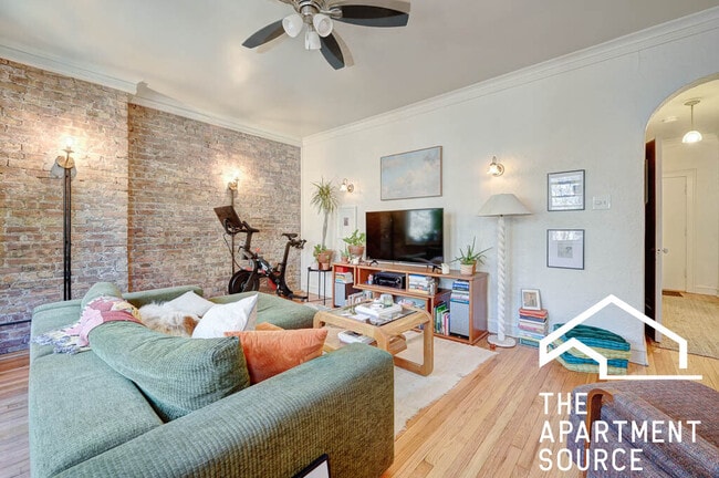 2842 N Whipple St, Unit 3 in Chicago, IL - Foto de edificio - Building Photo