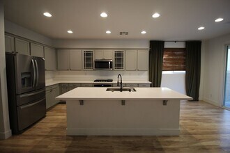 8085 Skye Roar Ct in Las Vegas, NV - Building Photo - Building Photo